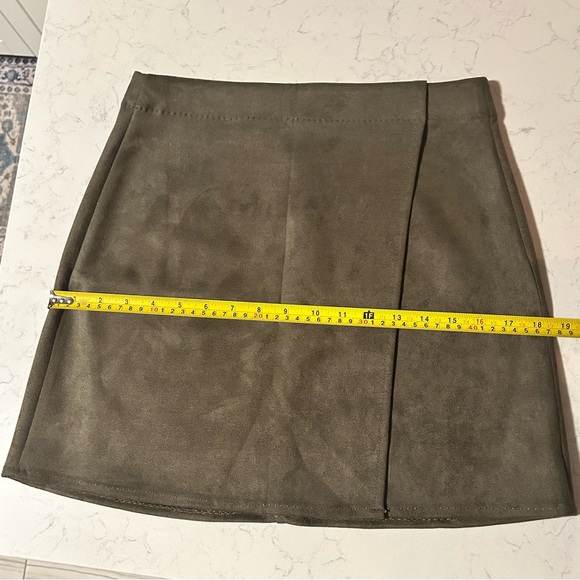 Max Studio London 26”W Faux Suede Wrap Mini Skirt Army Green - Picture 15 of 15